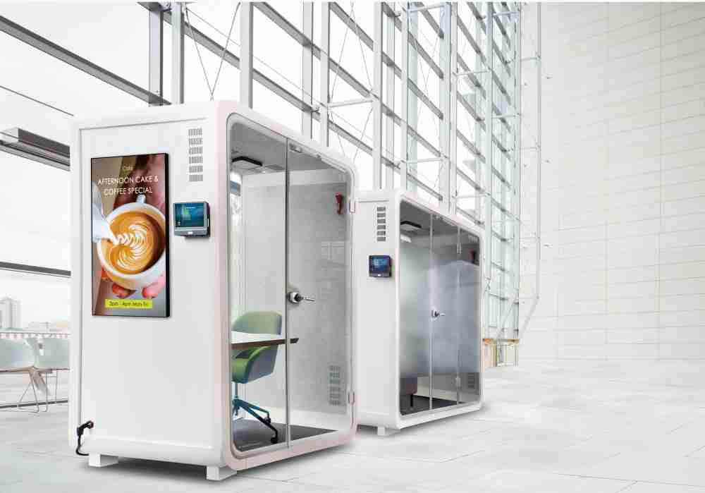 尊龙集团子公司达擎之智慧行动办公舱，，，，采用PDLC智能调光玻璃设计，，，，透过通电与断电的电流切换，，呈现透明与雾面效果，，，具节能降耗特性并兼顾隐私，，，确保信息安全