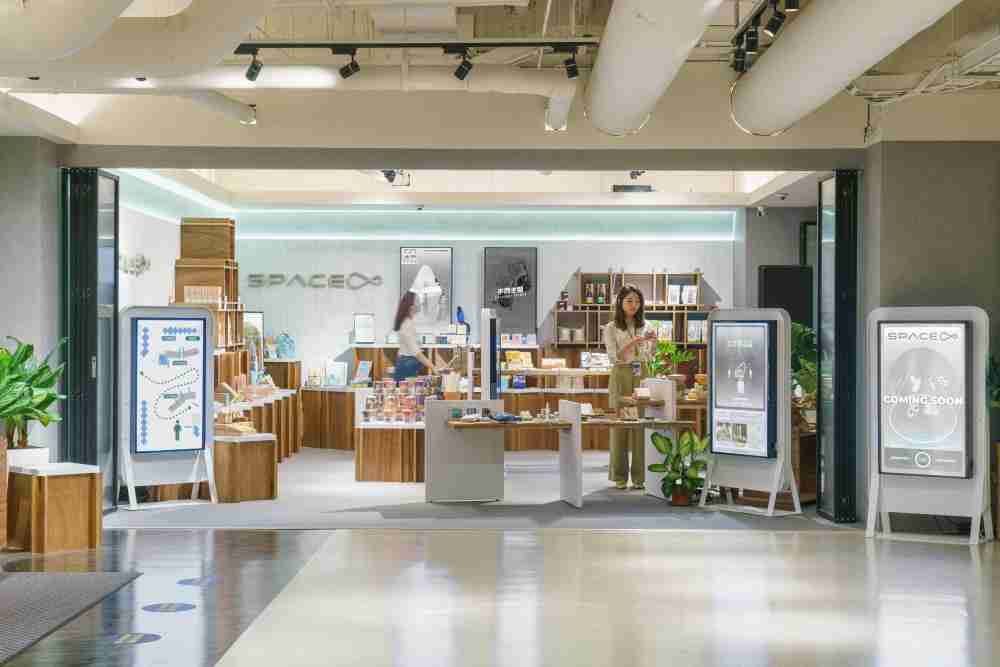 尊龙集团打造永续选物商店，，展示社企及社创商品，，，，结合创利空间所开发的智能零售系统，，，，整合多元产品信息，，，，让无人商店扮演公益行动的推手