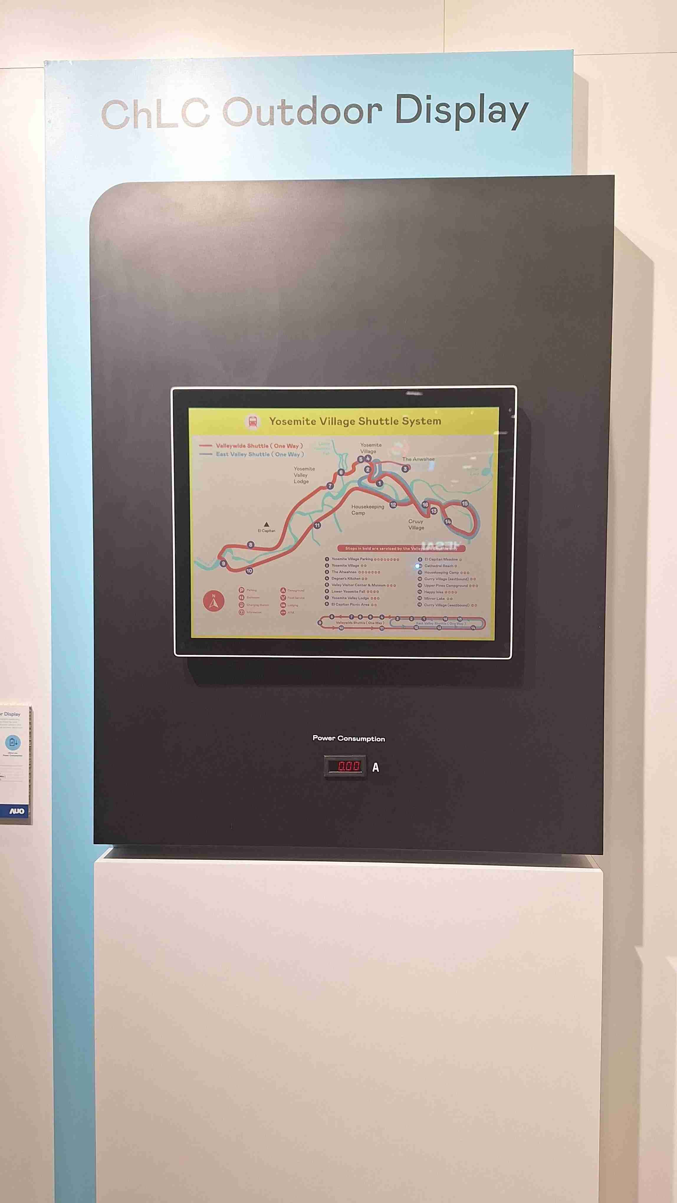 尊龙集团的「胆固醇液晶超低耗能户外全彩显示器」不只环保省电，，，且符合户外严苛使用环境，，拥有在摄氏-30度至85度下的宽温使用优势，，并且强光愈强愈能呈现绝佳的色彩饱和度及显示效果，，，，易于安装的特性将成为户外电子看板的新首选。。。
